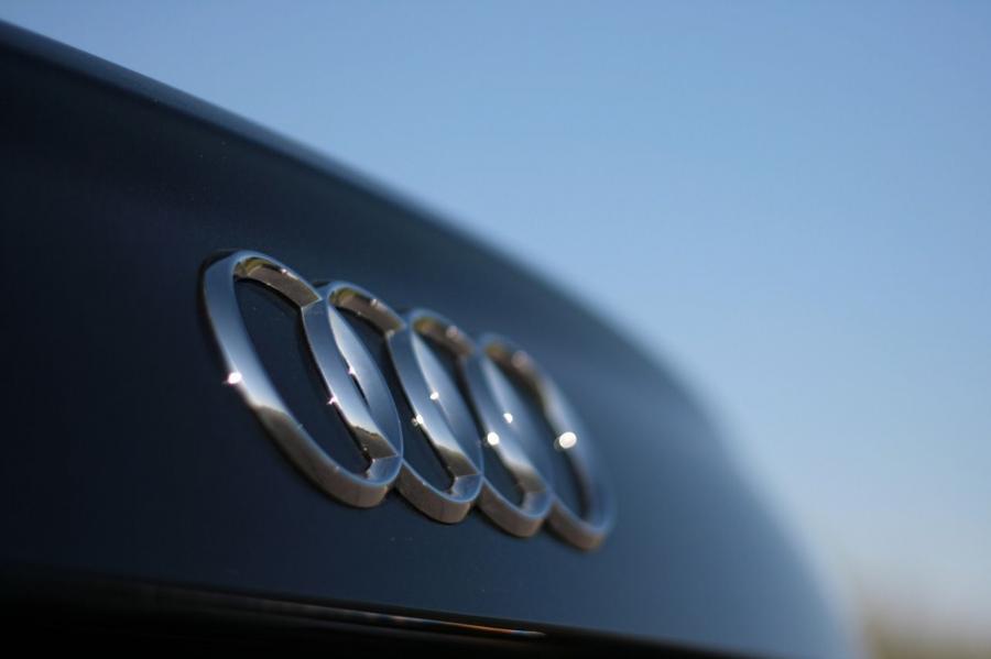 Логотип Audi A6 3.0T Quattro Sedan (4F, C6) 2008 года  (NA) (фото 25 из 34)